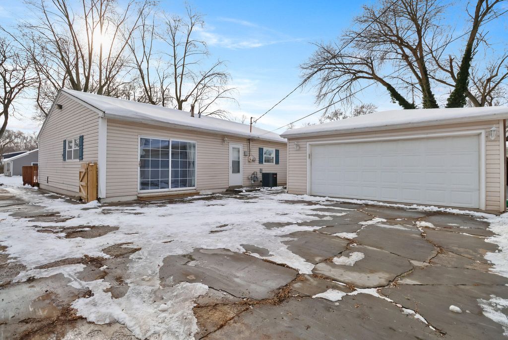 Photo of 7040 Elaine Avenue, Portage, IN 46368 (MLS # 831837)