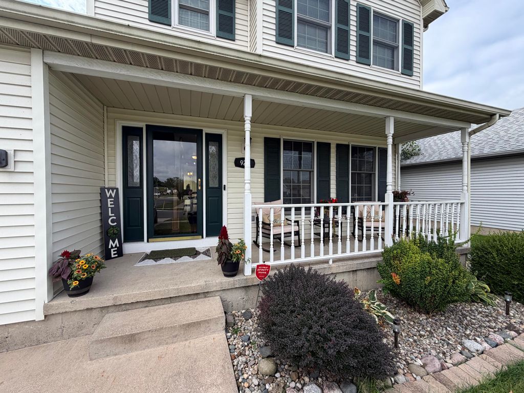 Photo of 925 W 89th Place, Merrillville, IN 46410 (MLS # 829496)