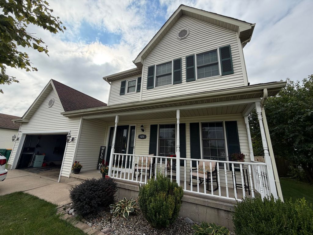 Photo of 925 W 89th Place, Merrillville, IN 46410 (MLS # 829496)