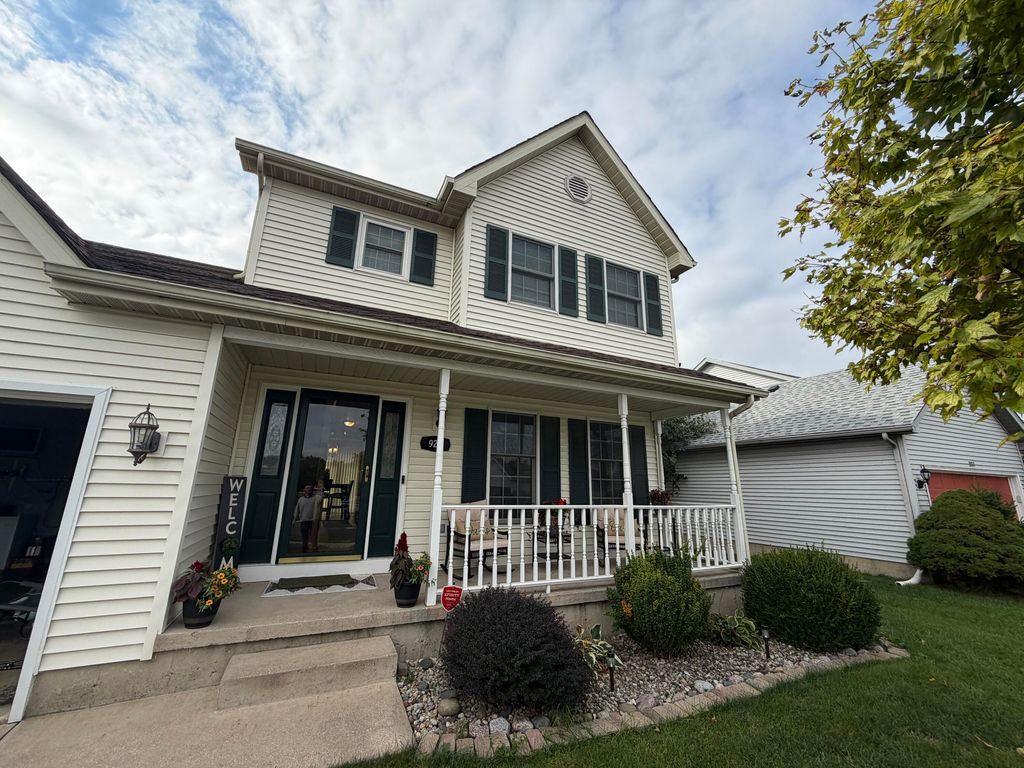 Photo of 925 W 89th Place, Merrillville, IN 46410 (MLS # 829496)