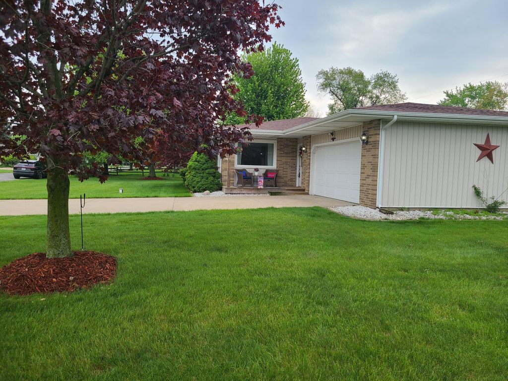 Photo of 320 Bordeaux Drive, La Porte, IN 46350 (MLS # 838091)