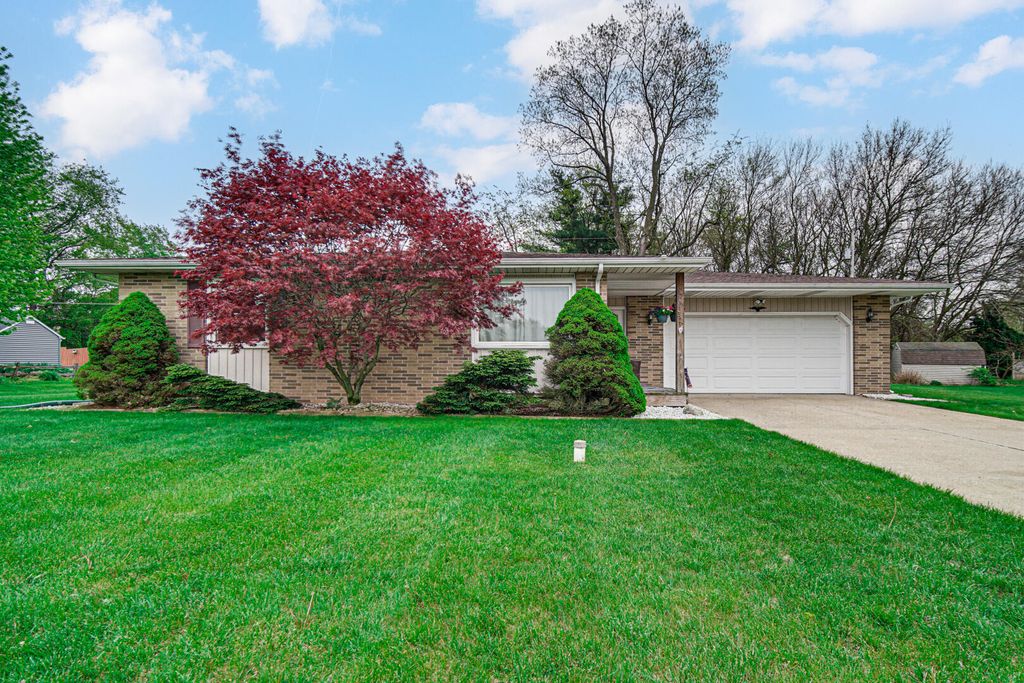 Photo of 320 Bordeaux Drive, La Porte, IN 46350 (MLS # 838091)