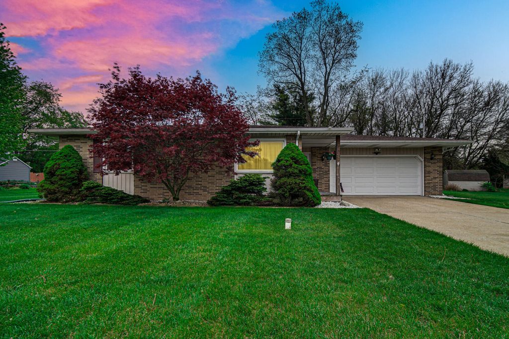 Photo of 320 Bordeaux Drive, La Porte, IN 46350 (MLS # 838091)