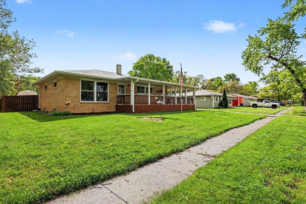 Photo of 131 Hillcrest Street, Hobart, IN 46342 (MLS # 838354)