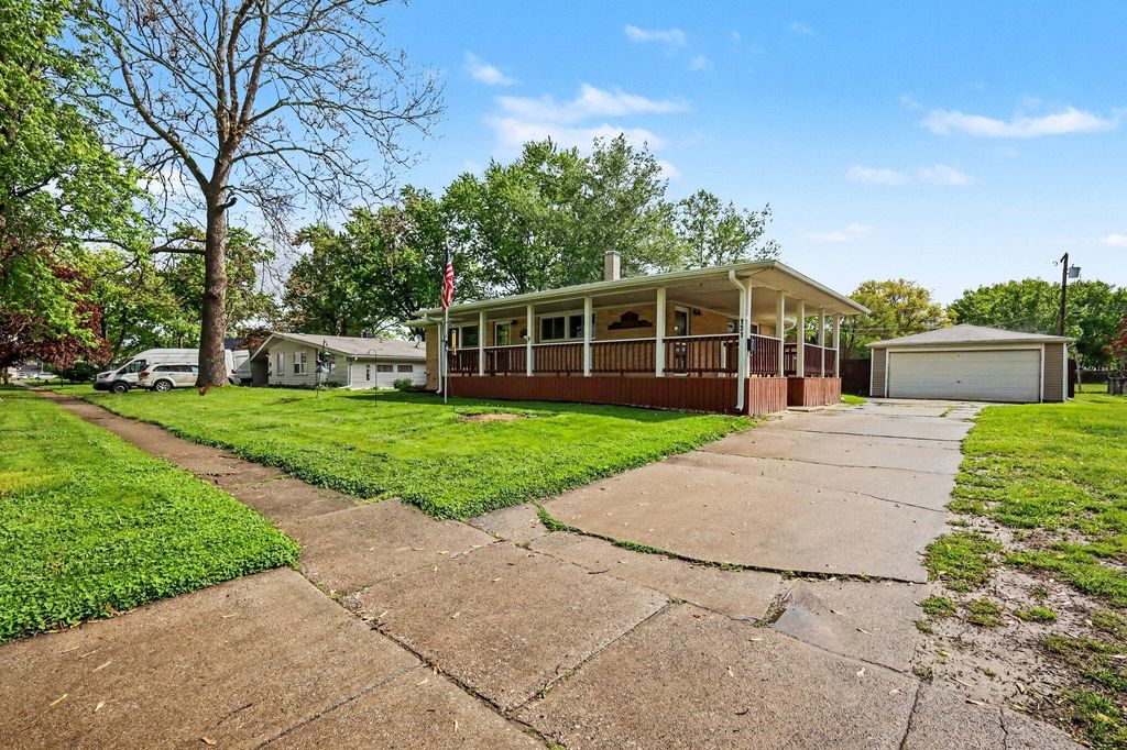 Photo of 131 Hillcrest Street, Hobart, IN 46342 (MLS # 838354)