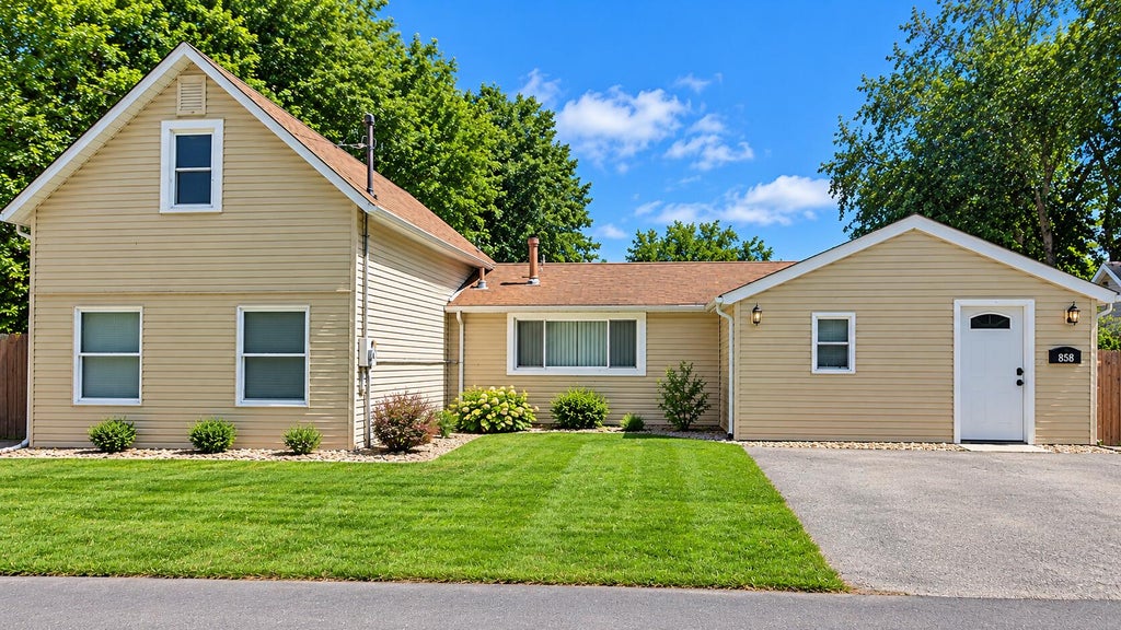 Photo of 656 S 4th Street, Chesterton, IN 46304 (MLS # 844916)