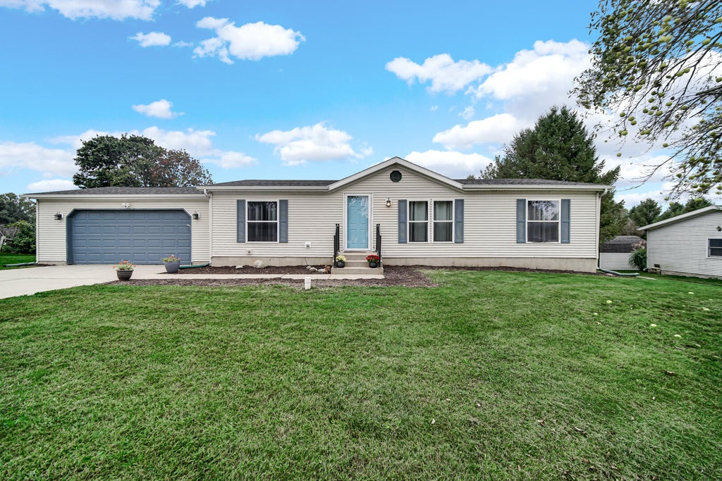 Photo of 2041 N Coachlight Drive, La Porte, IN 46350 (MLS # 845865)