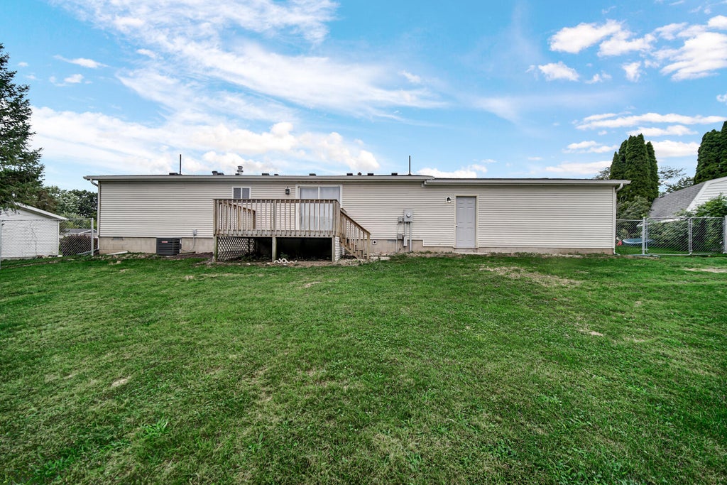 Photo of 2041 N Coachlight Drive, La Porte, IN 46350 (MLS # 845865)