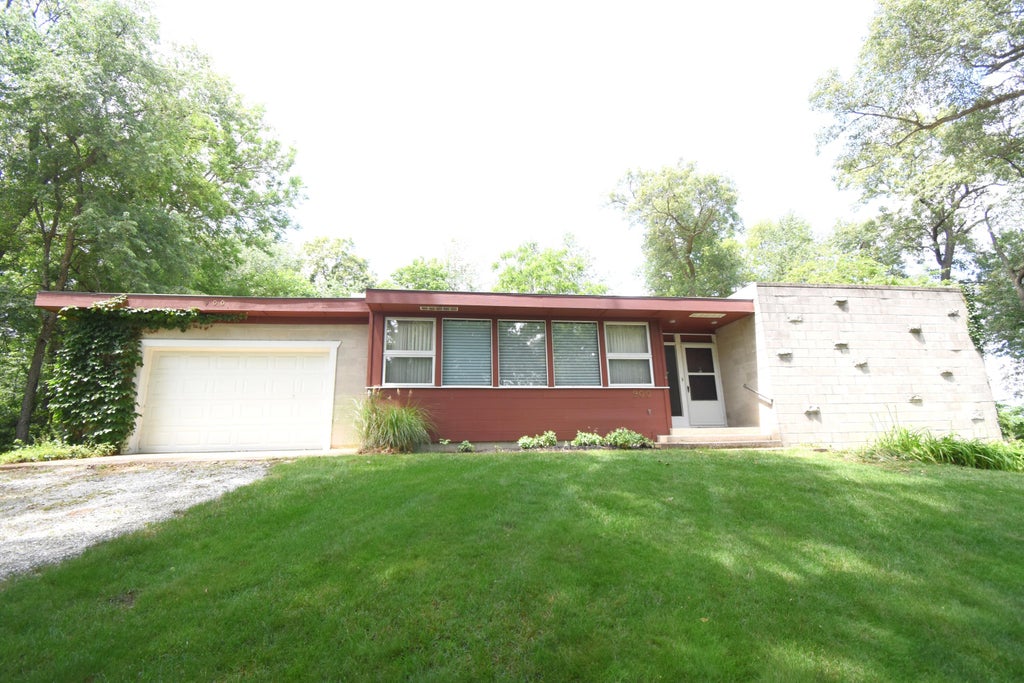 Photo of 900 W Winding Road, Rensselaer, IN 47978 (MLS # 841552)