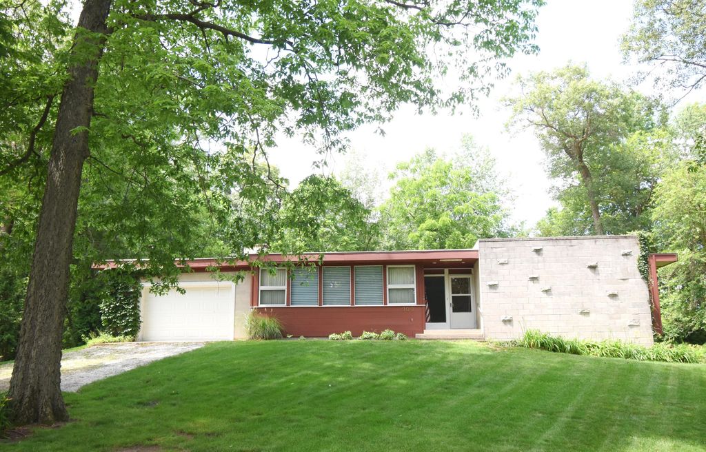 Photo of 900 W Winding Road, Rensselaer, IN 47978 (MLS # 841552)