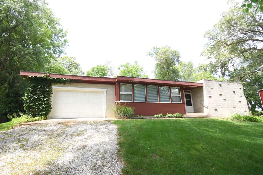 Photo of 900 W Winding Road, Rensselaer, IN 47978 (MLS # 841552)