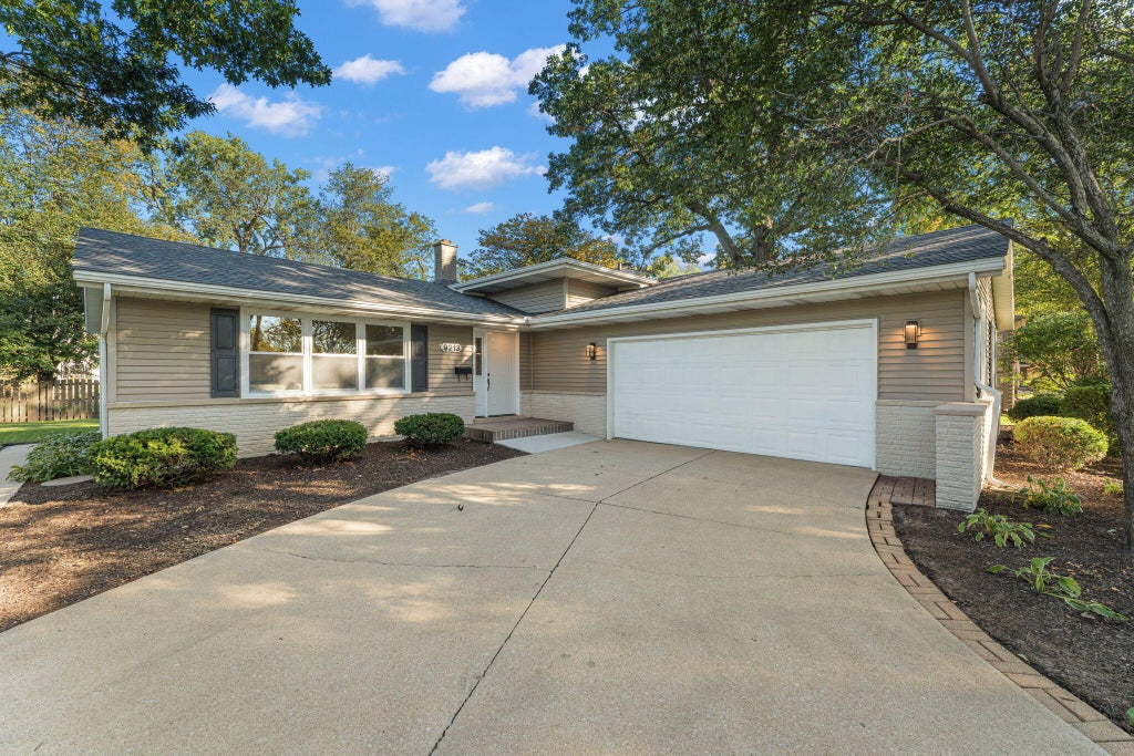 Photo of 9213 Birch Drive, Munster, IN 46321 (MLS # 846667)