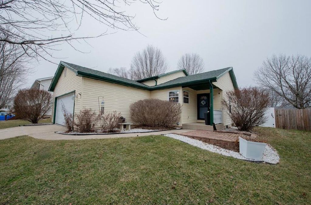 Photo of 502 Killarney Lane, Valparaiso, IN 46385 (MLS # 834939)