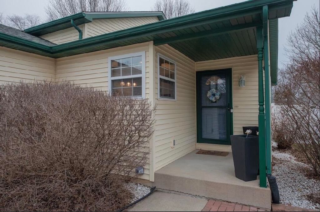 Photo of 502 Killarney Lane, Valparaiso, IN 46385 (MLS # 834939)