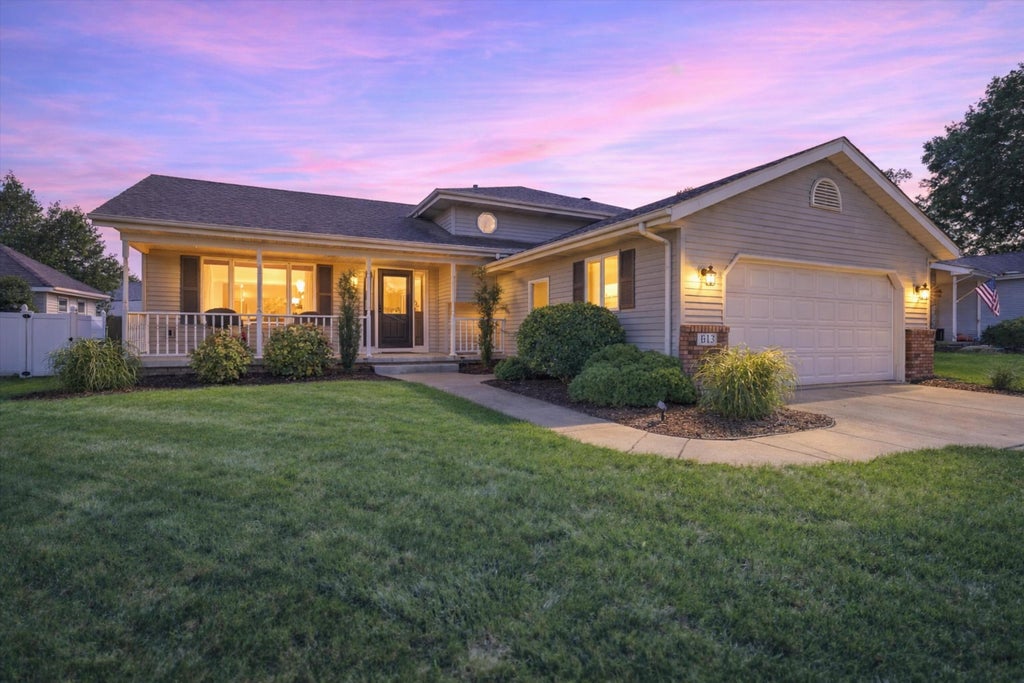 Photo of 613 N Forest Avenue, Griffith, IN 46319 (MLS # 846181)
