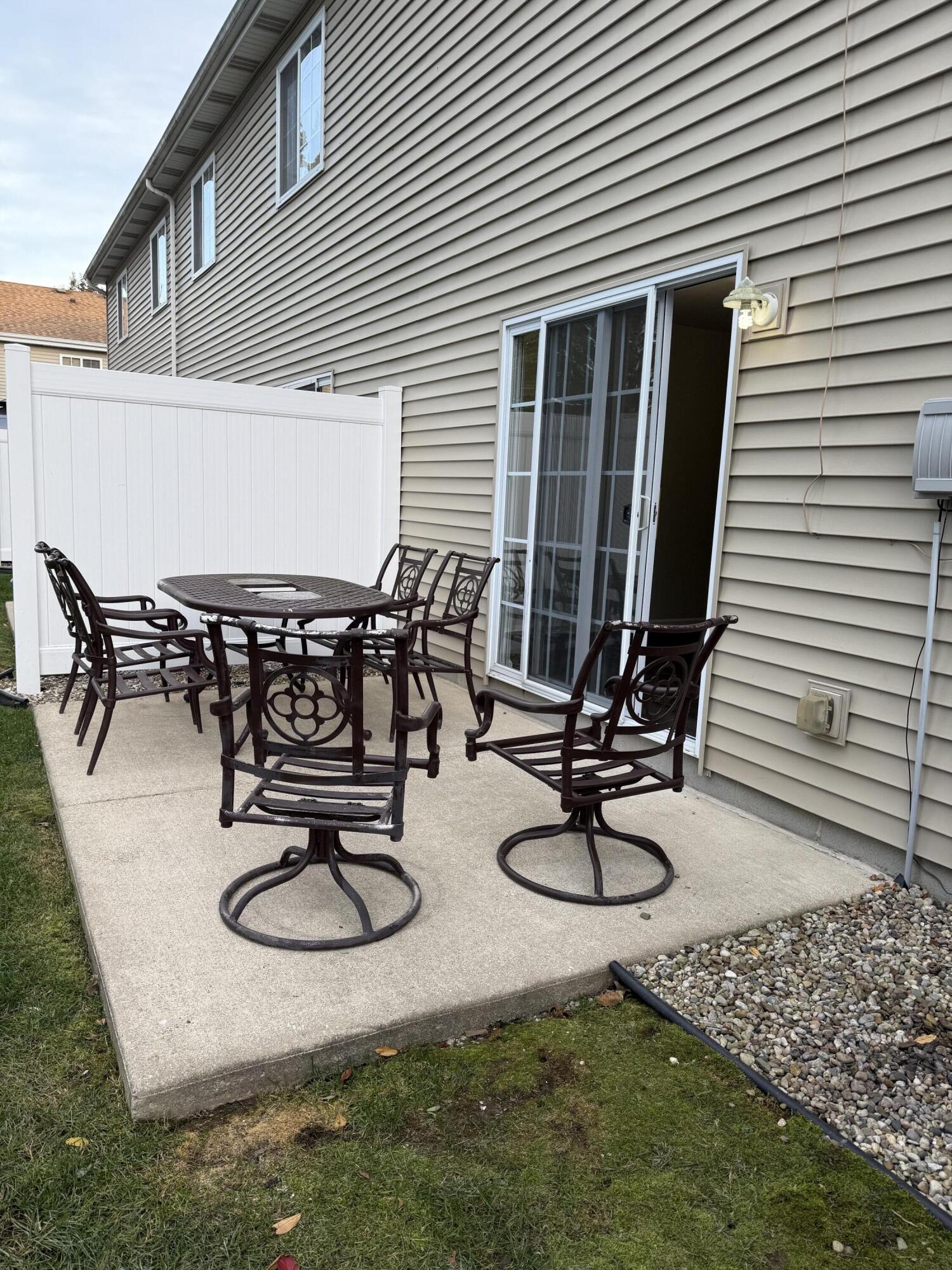 Hobart, Indiana 46342, United States, 3 Bedrooms Bedrooms, ,2 BathroomsBathrooms,Residential,Active,234043