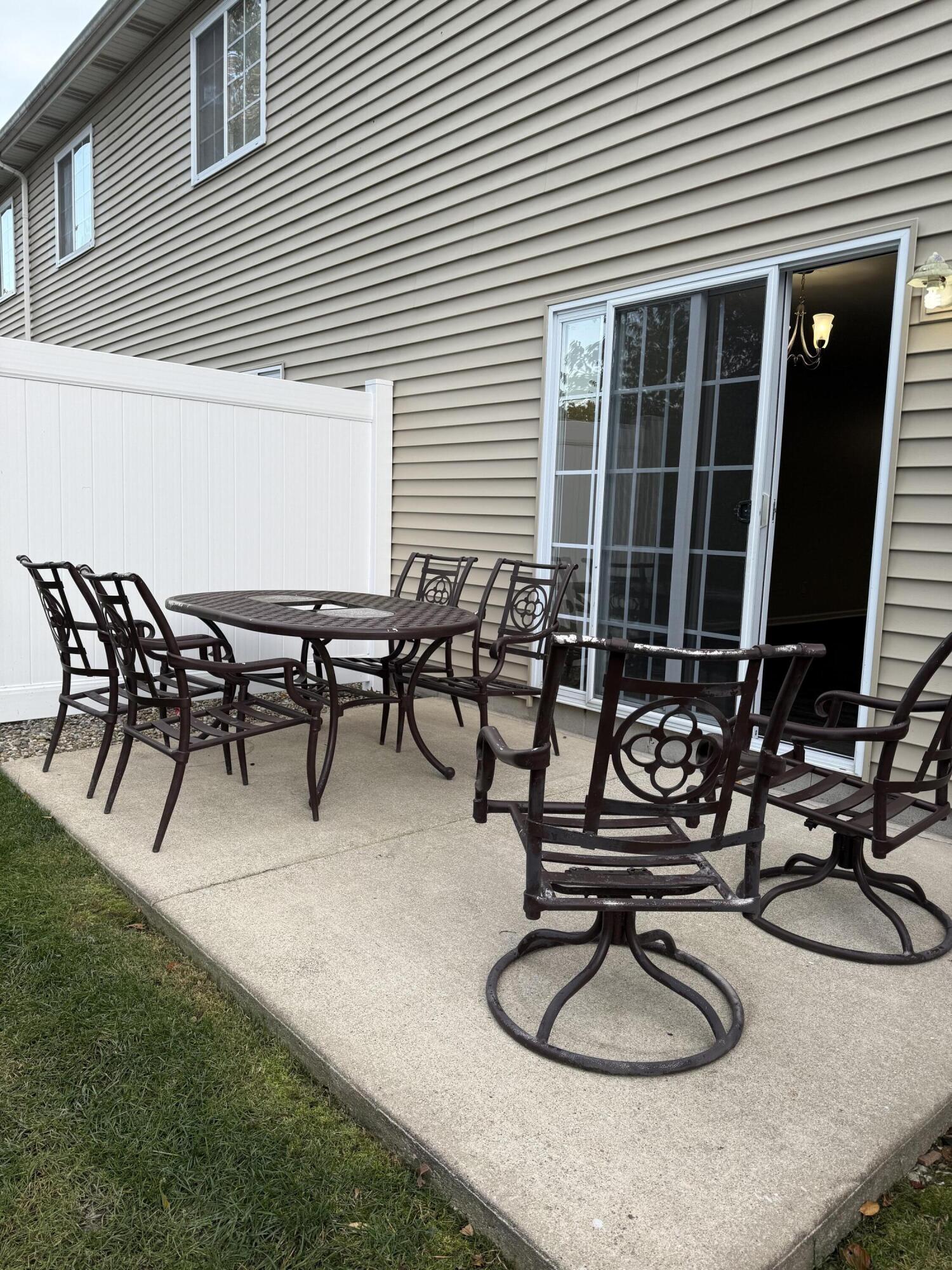 Hobart, Indiana 46342, United States, 3 Bedrooms Bedrooms, ,2 BathroomsBathrooms,Residential,Active,234043