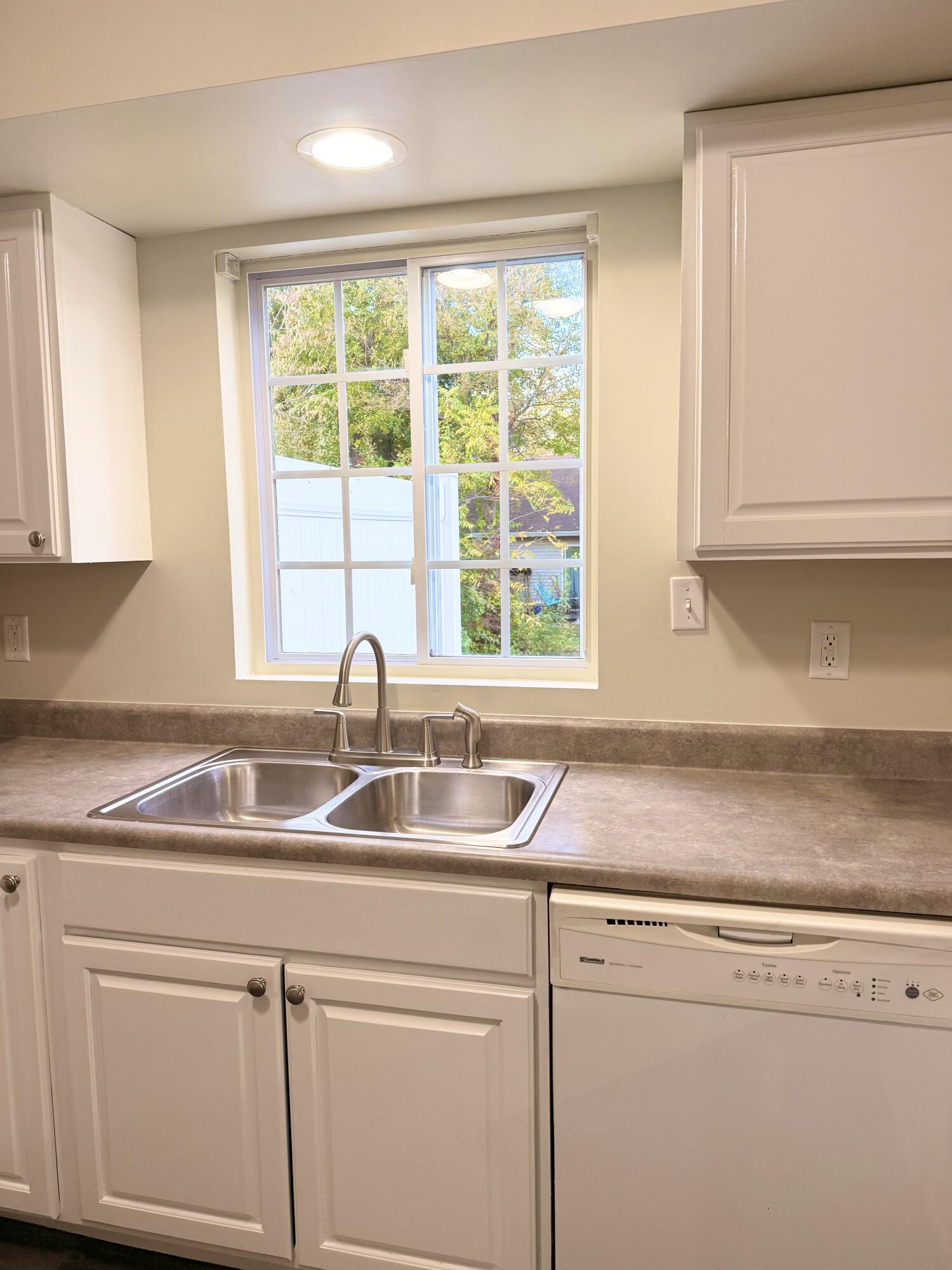 Hobart, Indiana 46342, United States, 3 Bedrooms Bedrooms, ,2 BathroomsBathrooms,Residential,Active,234043