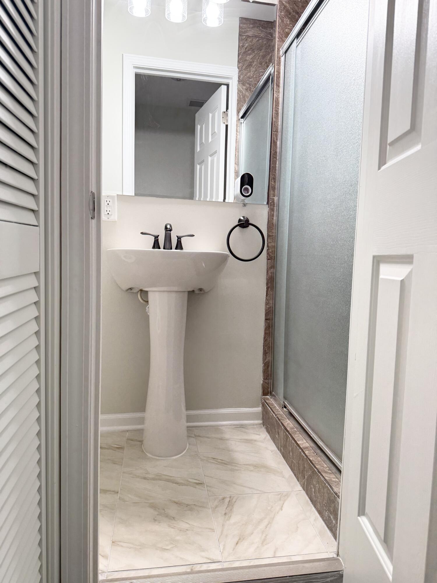 Hobart, Indiana 46342, United States, 3 Bedrooms Bedrooms, ,2 BathroomsBathrooms,Residential,Active,234043