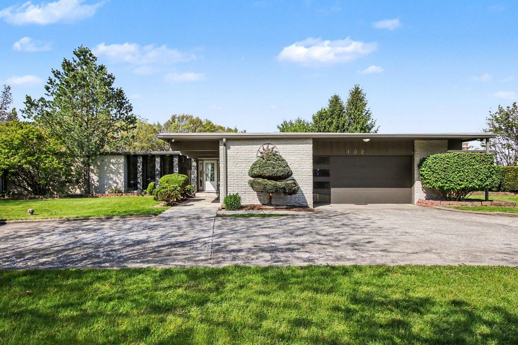 Photo of 102 Sylvan Drive, Valparaiso, IN 46385 (MLS # 839195)