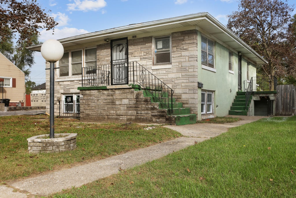 Photo of 1676 W 13th Avenue #2, Gary, IN 46404 (MLS # 846881)