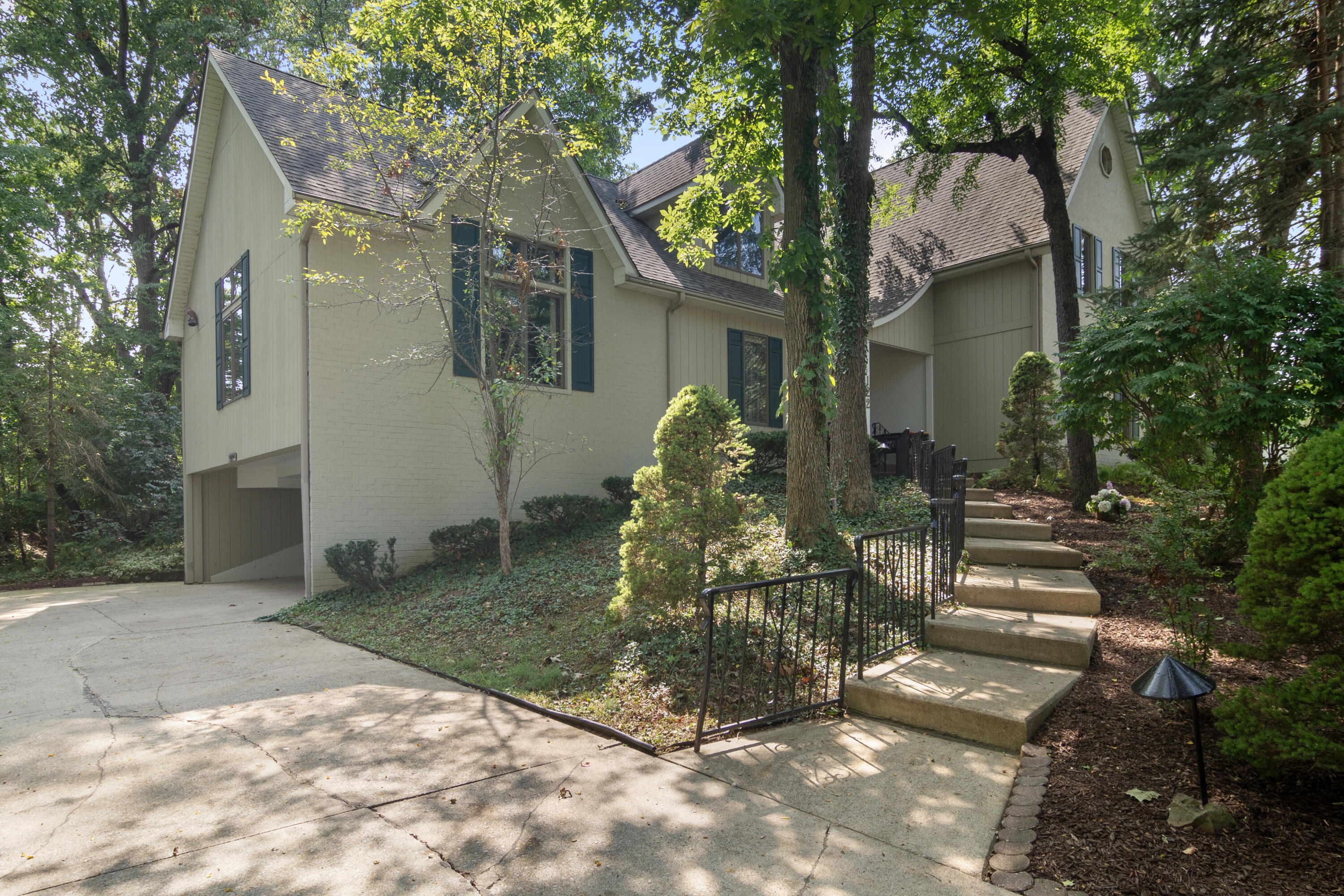 122 Shorewood Drive