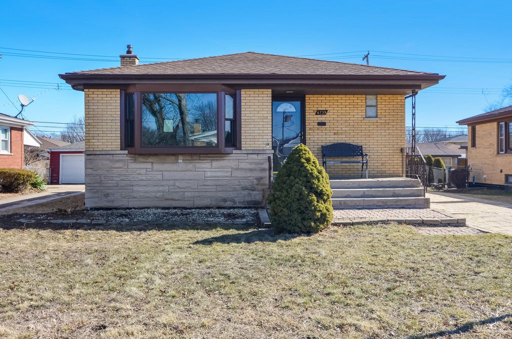 Photo of 6739 New Hampshire Avenue, Hammond, IN 46323 (MLS # 835716)