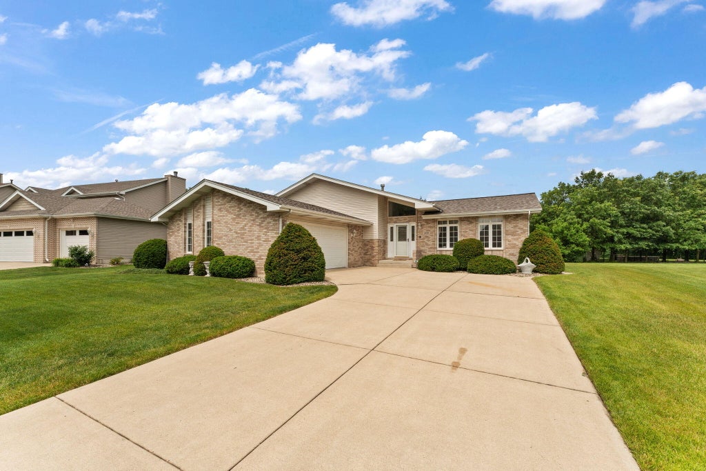 Photo of 3128 Austgen Place, Dyer, IN 46311 (MLS # 840485)