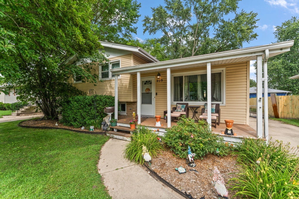 Photo of 409 N Glenwood Drive, Griffith, IN 46319 (MLS # 842151)