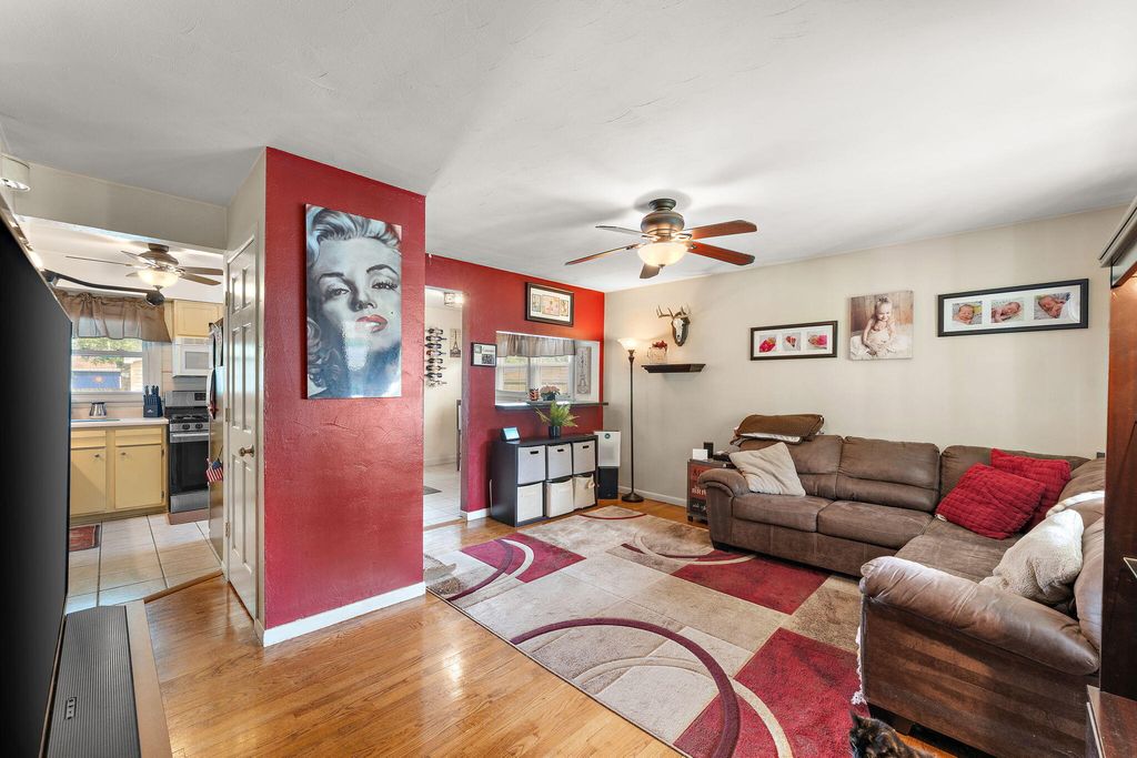Photo of 409 N Glenwood Drive, Griffith, IN 46319 (MLS # 842151)