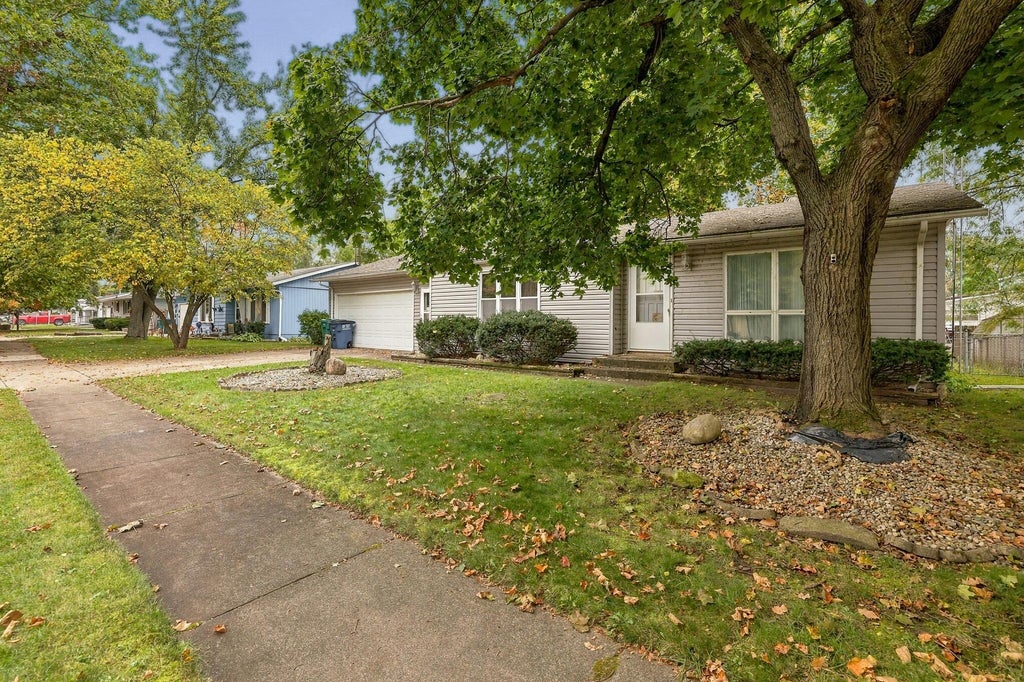 Photo of 1077 Albin Drive, La Porte, IN 46350 (MLS # 847508)