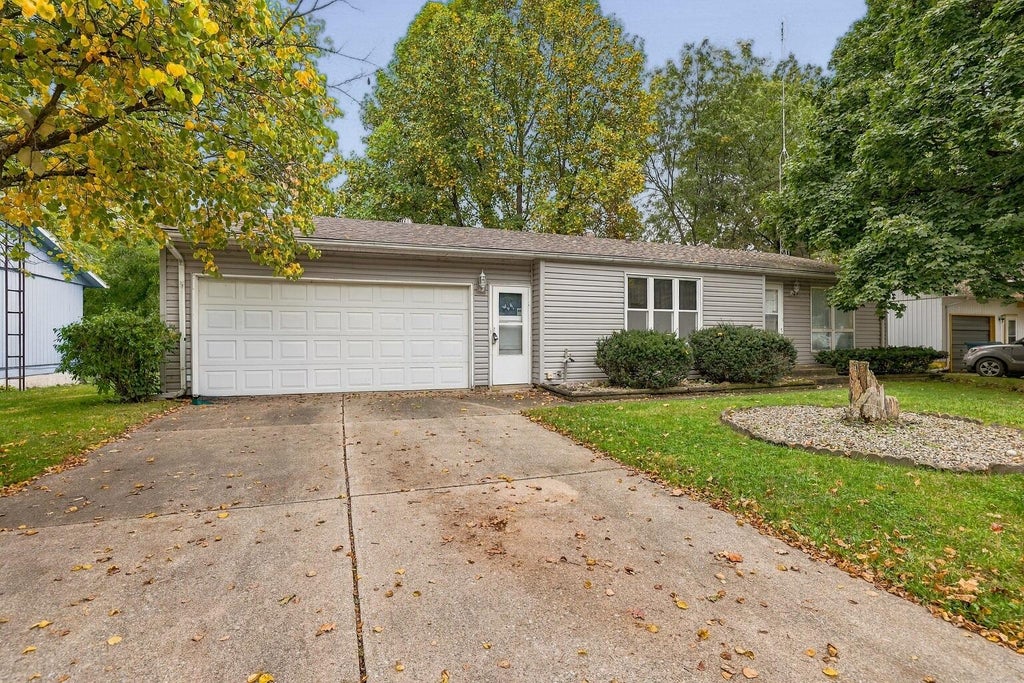 Photo of 1077 Albin Drive, La Porte, IN 46350 (MLS # 847508)