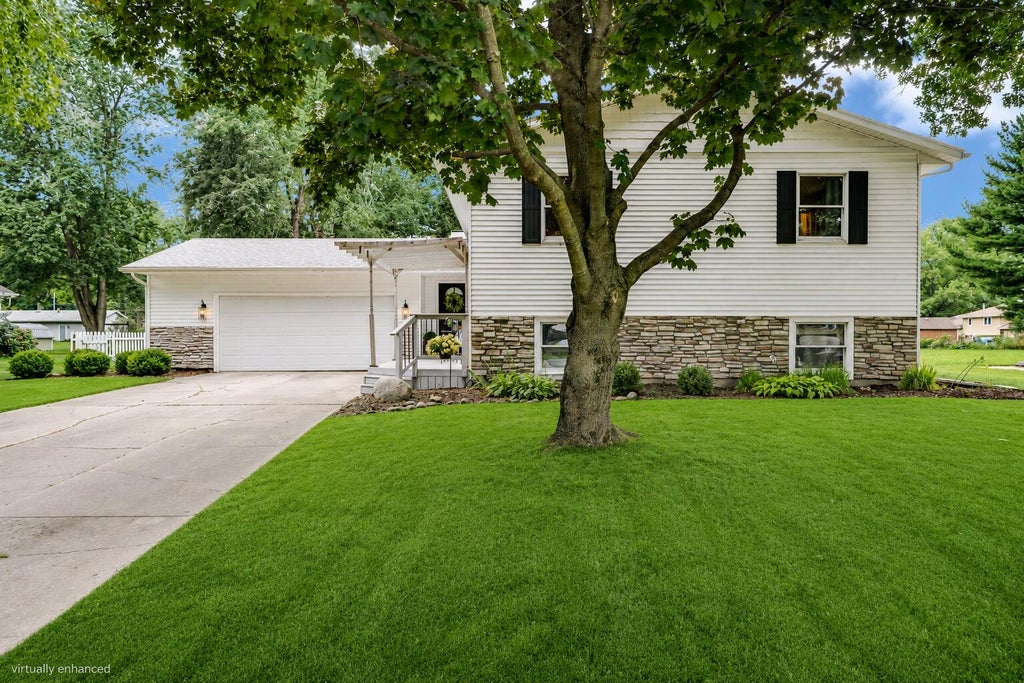 Photo of 168 Rock Creek Road, Valparaiso, IN 46383 (MLS # 844463)