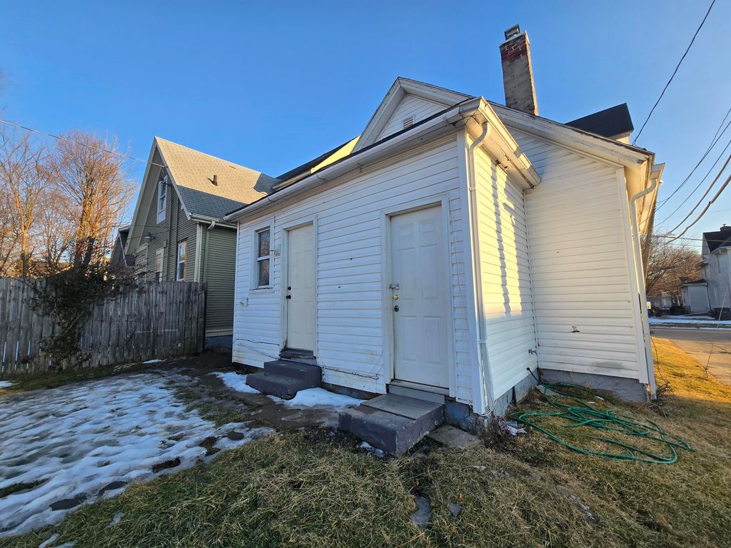 Photo of 1006 Savilla Avenue, Fort Wayne, IN 46807 (MLS # 834179)