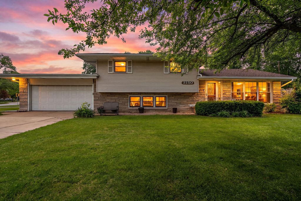 Photo of 3150 Oakwood Street, Portage, IN 46368 (MLS # 839447)