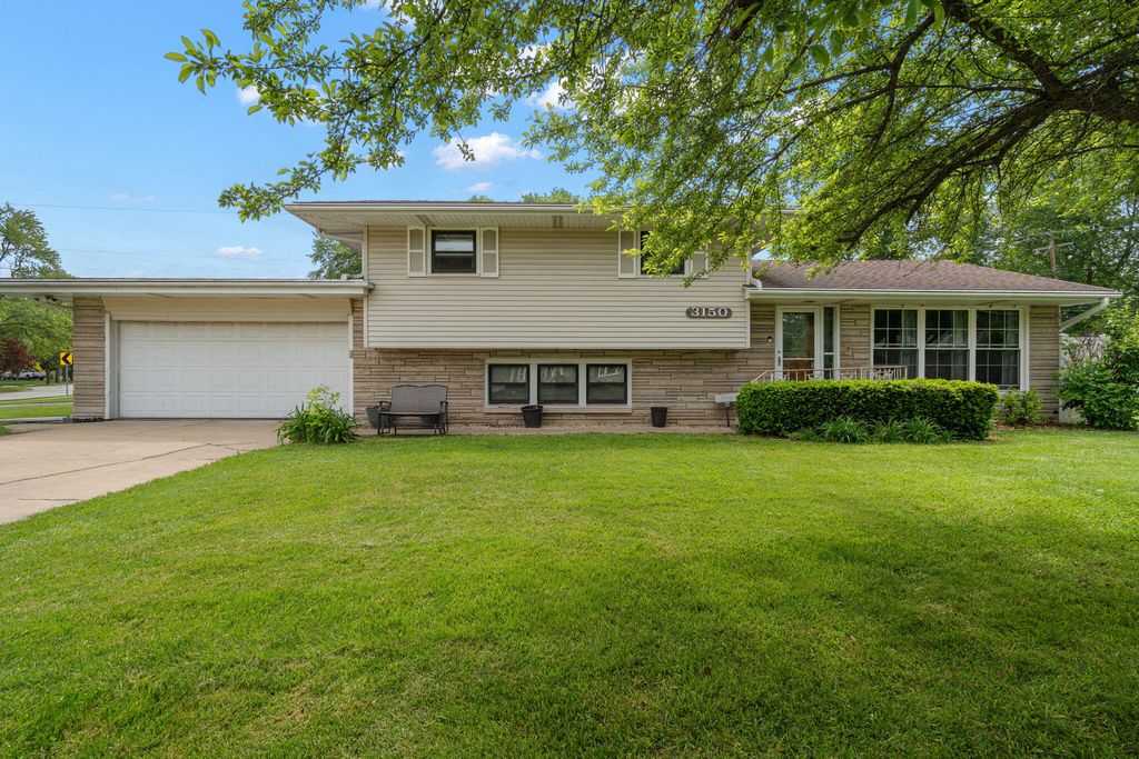 Photo of 3150 Oakwood Street, Portage, IN 46368 (MLS # 839447)