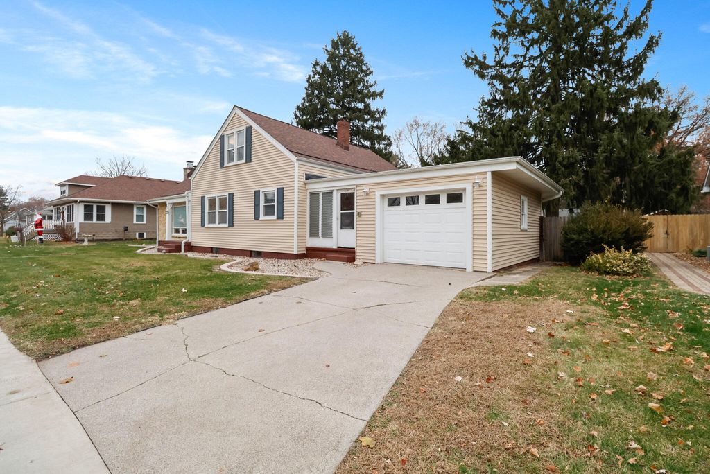 Photo of 511 E Morgan Avenue, Chesterton, IN 46304 (MLS # 831224)