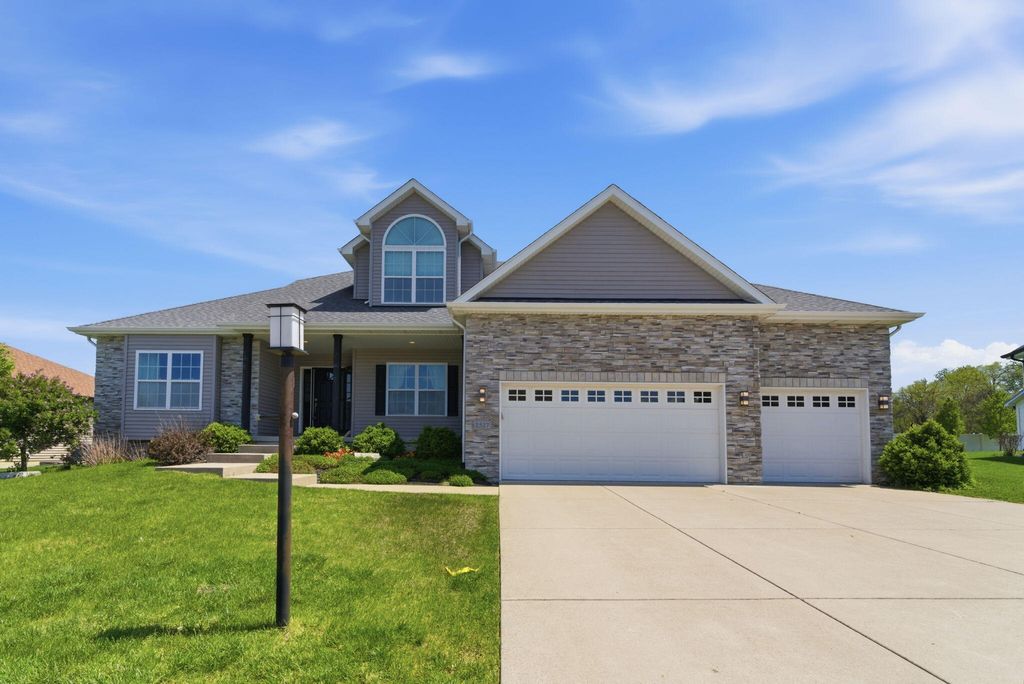 Photo of 2527 Tate Drive, Schererville, IN 46375 (MLS # 838378)