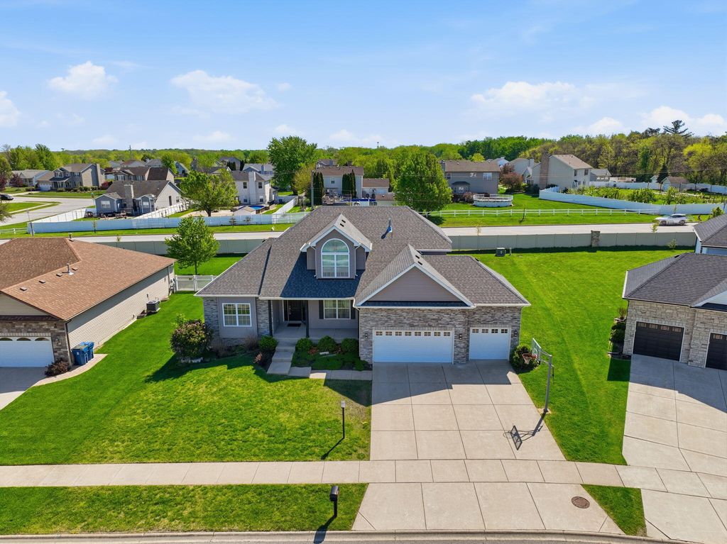 Photo of 2527 Tate Drive, Schererville, IN 46375 (MLS # 838378)