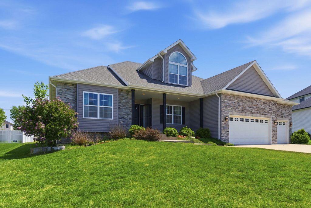 Photo of 2527 Tate Drive, Schererville, IN 46375 (MLS # 838378)