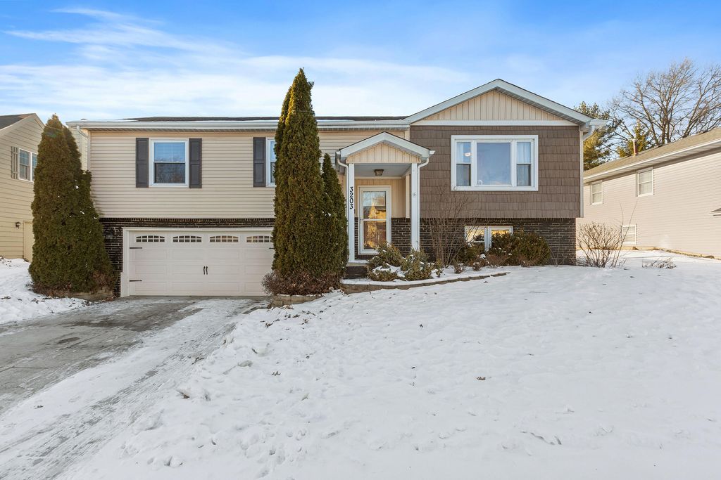 Photo of 3203 Parker Drive, Valparaiso, IN 46383 (MLS # 833171)