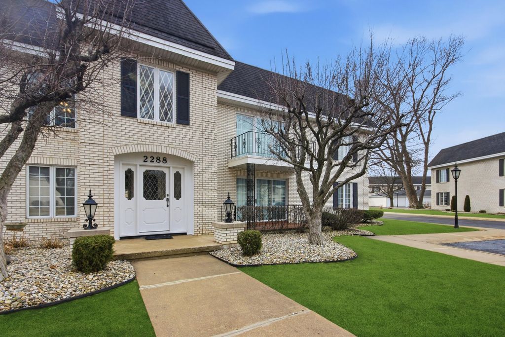 Photo of 2288 Bordeaux Walk #D2, Highland, IN 46322 (MLS # 834313)