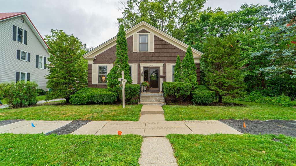 Photo of 1025 Indiana Avenue, La Porte, IN 46350 (MLS # 841398)
