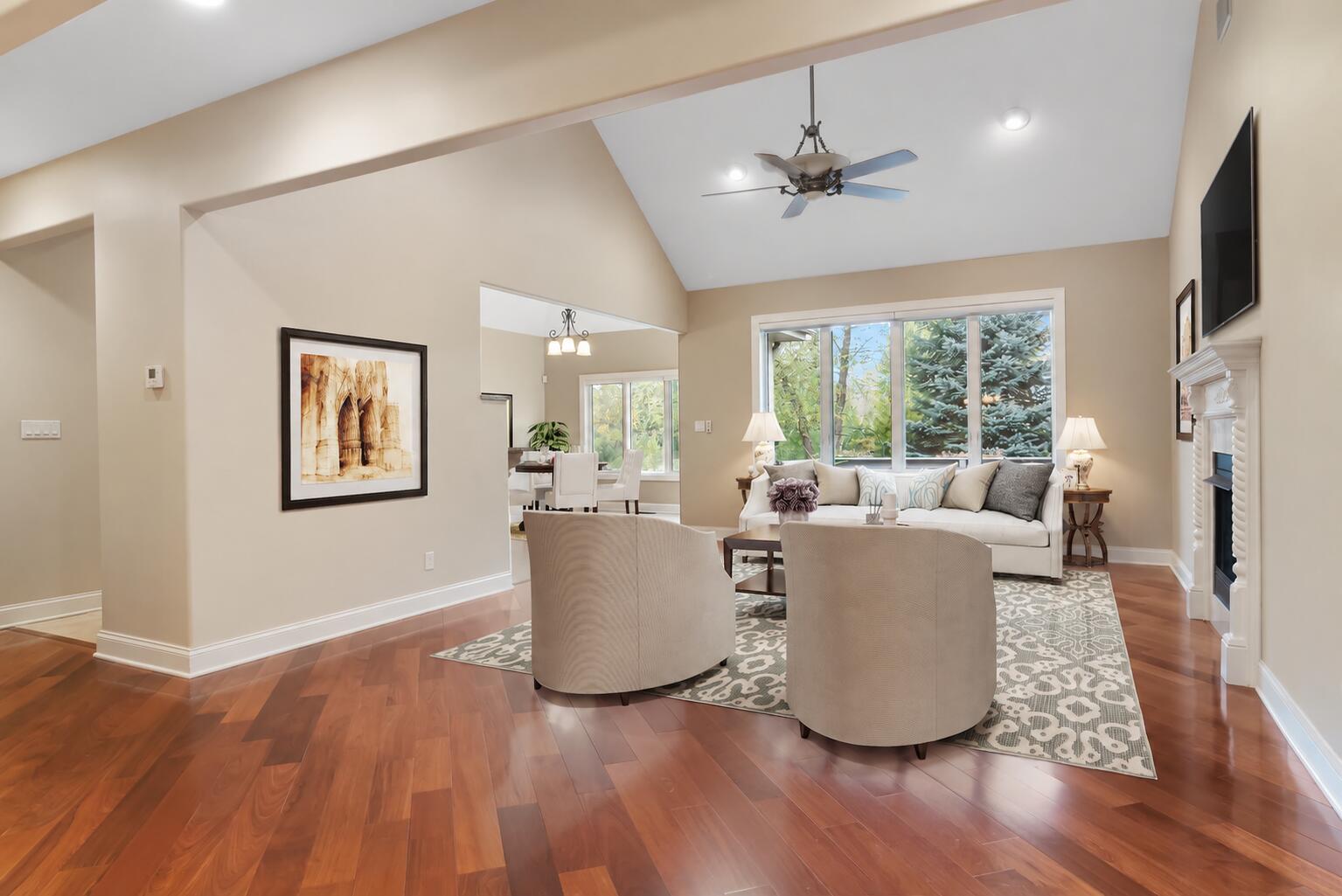 910 Hawk Circle