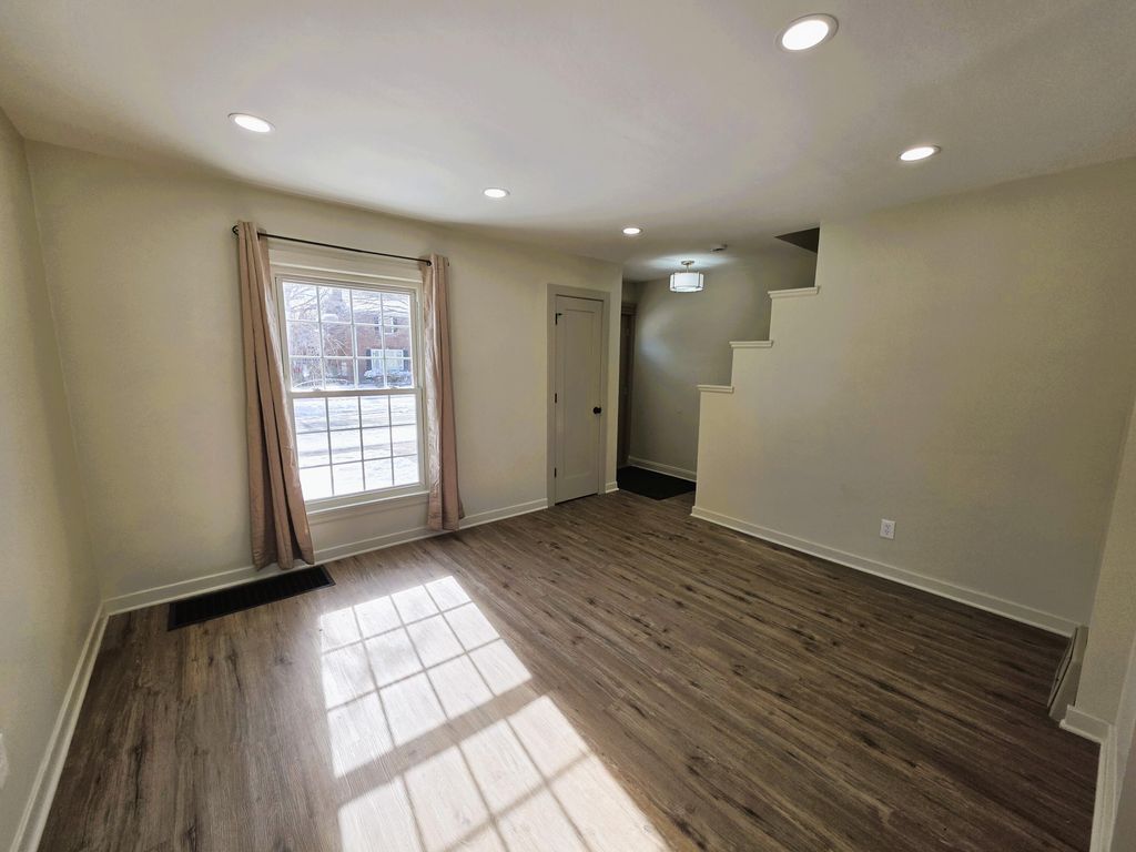 Photo of 301 Belden Place, Munster, IN 46321 (MLS # 833556)