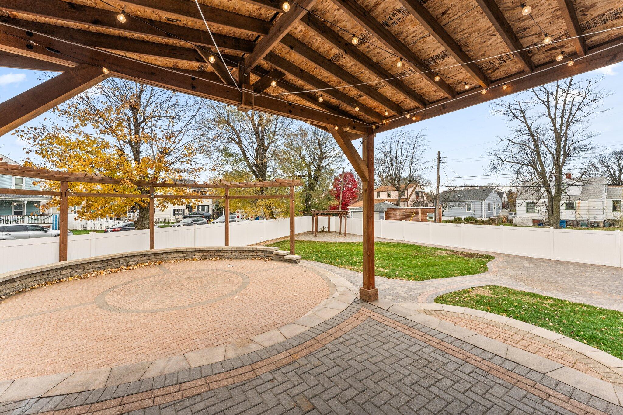 Hammond, Indiana 46323, United States, 4 Bedrooms Bedrooms, ,2 BathroomsBathrooms,Residential,Active,97083