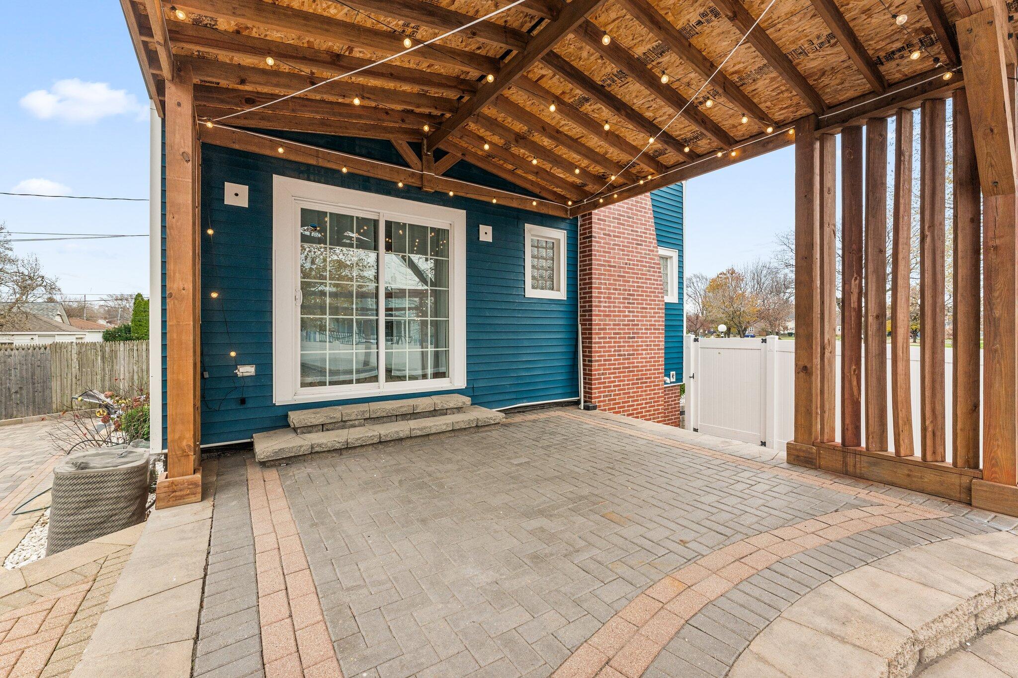 Hammond, Indiana 46323, United States, 4 Bedrooms Bedrooms, ,2 BathroomsBathrooms,Residential,Active,97083