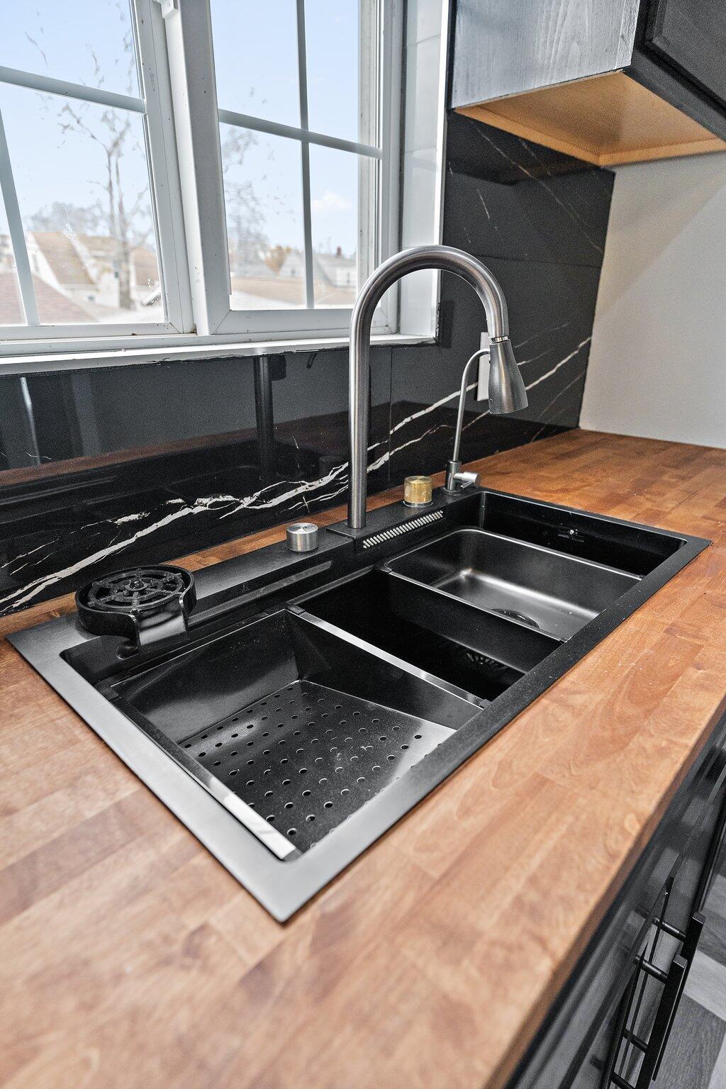 Hammond, Indiana 46323, United States, 4 Bedrooms Bedrooms, ,2 BathroomsBathrooms,Residential,Active,97083