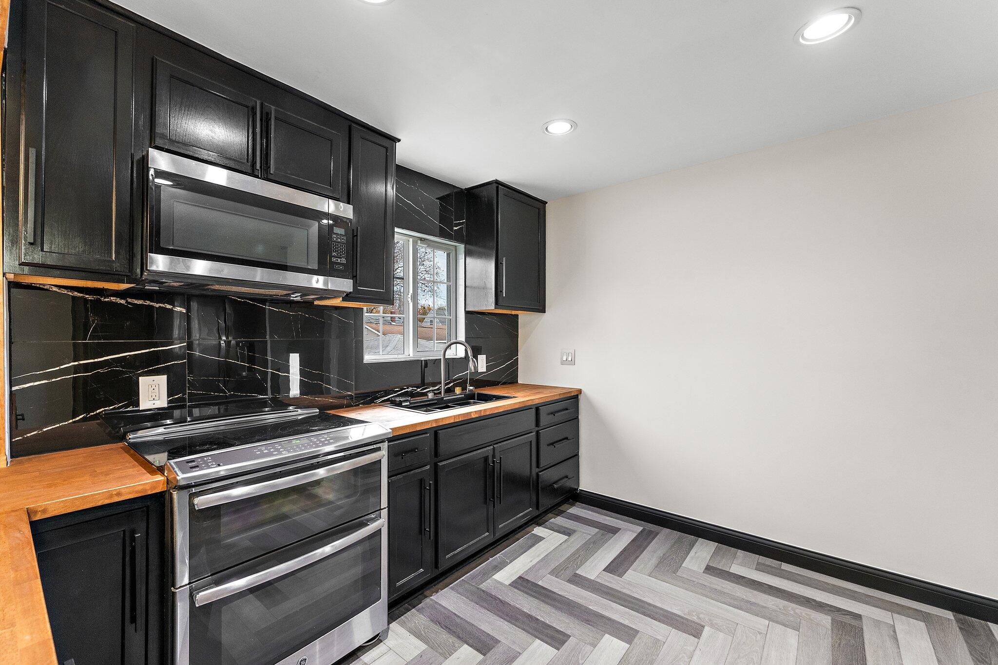 Hammond, Indiana 46323, United States, 4 Bedrooms Bedrooms, ,2 BathroomsBathrooms,Residential,Active,97083