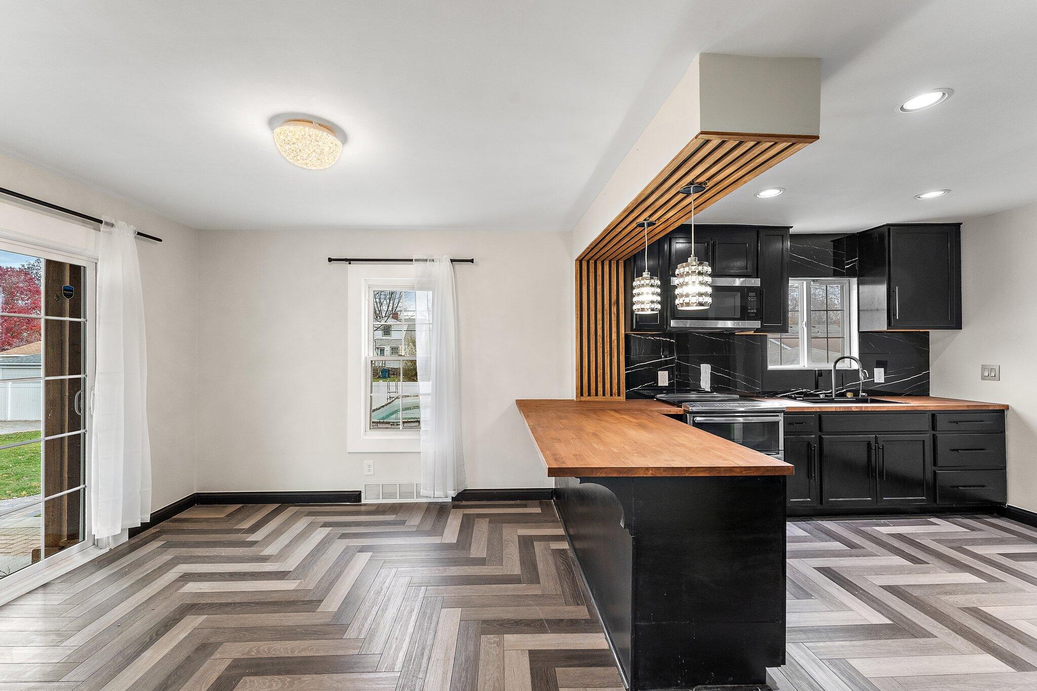 Hammond, Indiana 46323, United States, 4 Bedrooms Bedrooms, ,2 BathroomsBathrooms,Residential,Active,97083